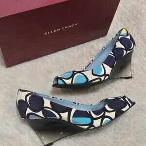 Ellen Tracy Jade Blue and Black Acrylic Wedge Peep-Toe Shoes, Size 8.5 M